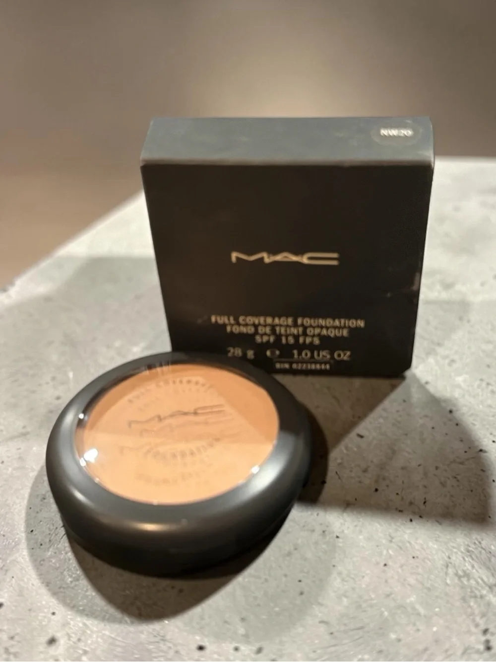 MAC Full Coverage Foundation - NW20
